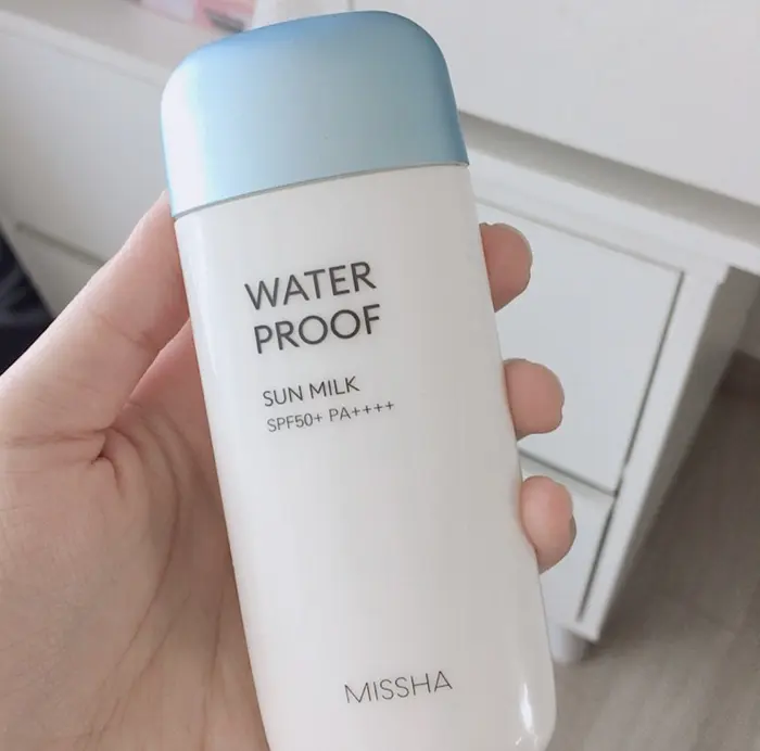 Missha All Around Safe Block Waterproof Sun Milk in hand 1