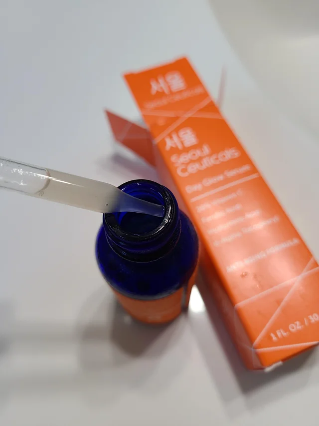 Seoul Ceuticals Day Glow Vitamin C Serum dropper