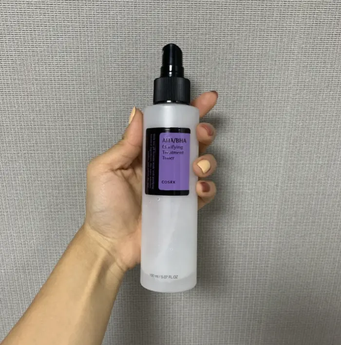 Cosrx AHA/BHA Clarifying Treatment Toner hand