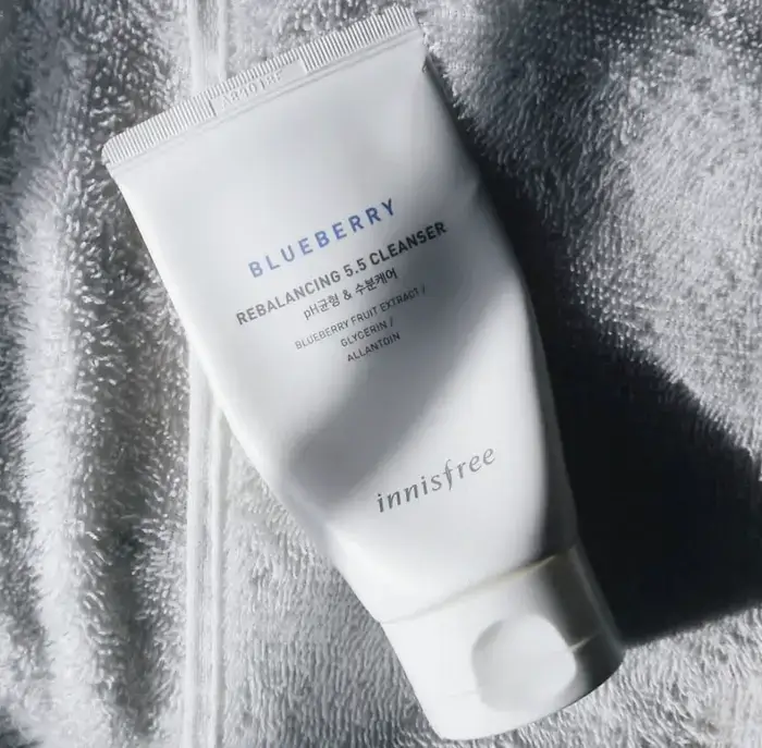 Innisfree Blueberry Rebalancing 5.5 Cleanser 2